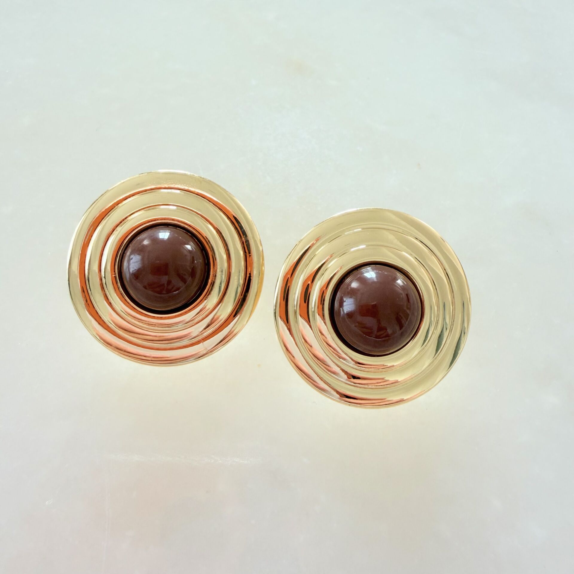 Kahverengi Boncuk Detaylı Daire Küpe