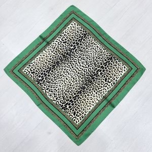 Yeşil Leopar Desenli Fular - Şal (70*70cm)