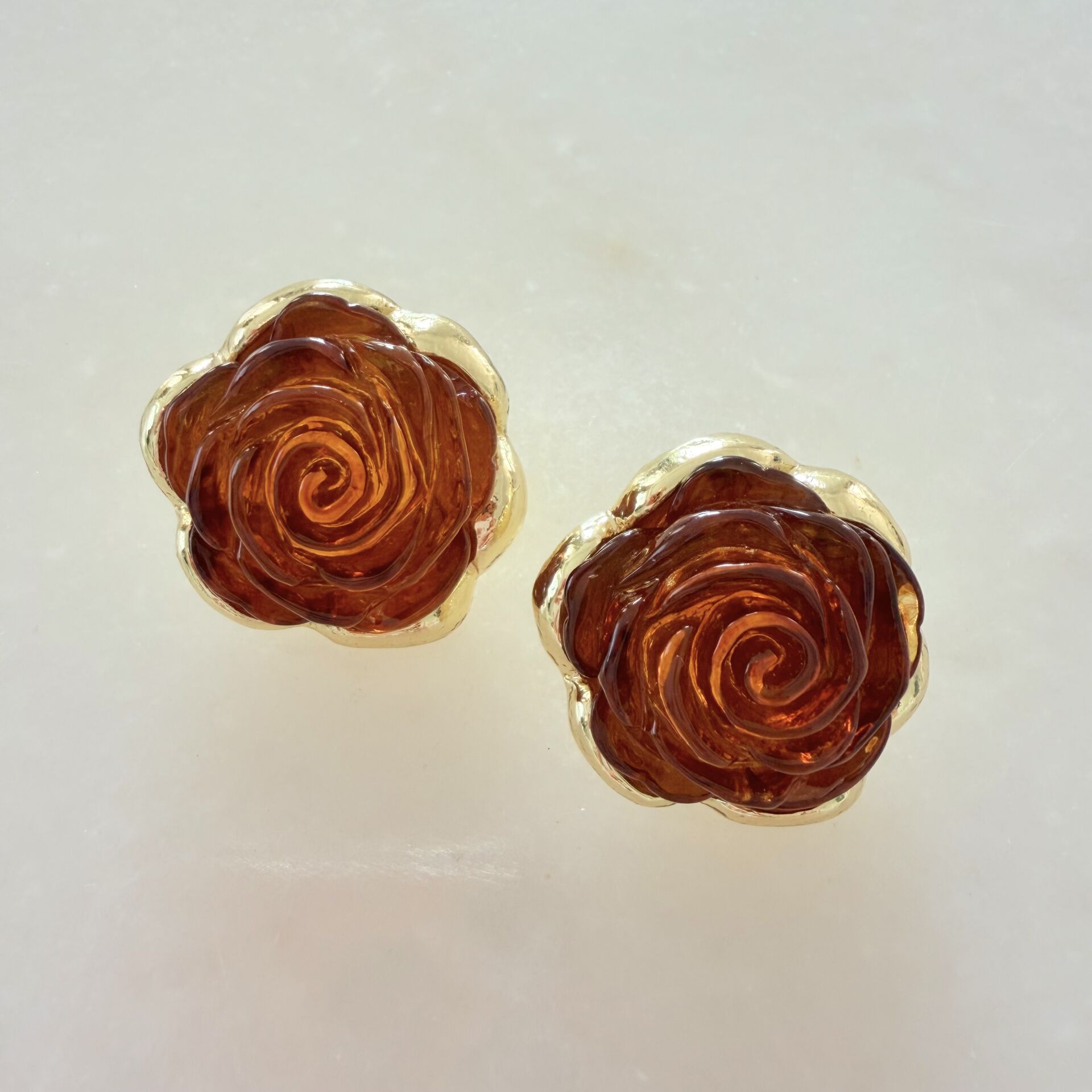 Marka Model Kahverengi Gül Küpe