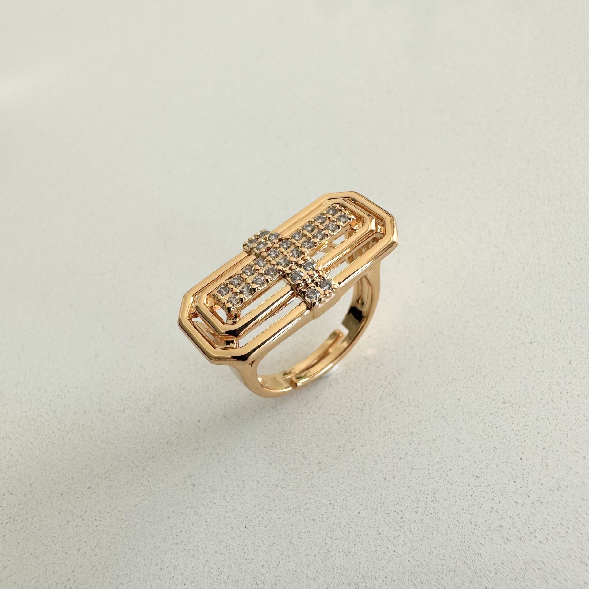 Özel Seri Taşlı Dikdörtgen Yüzük -gold-