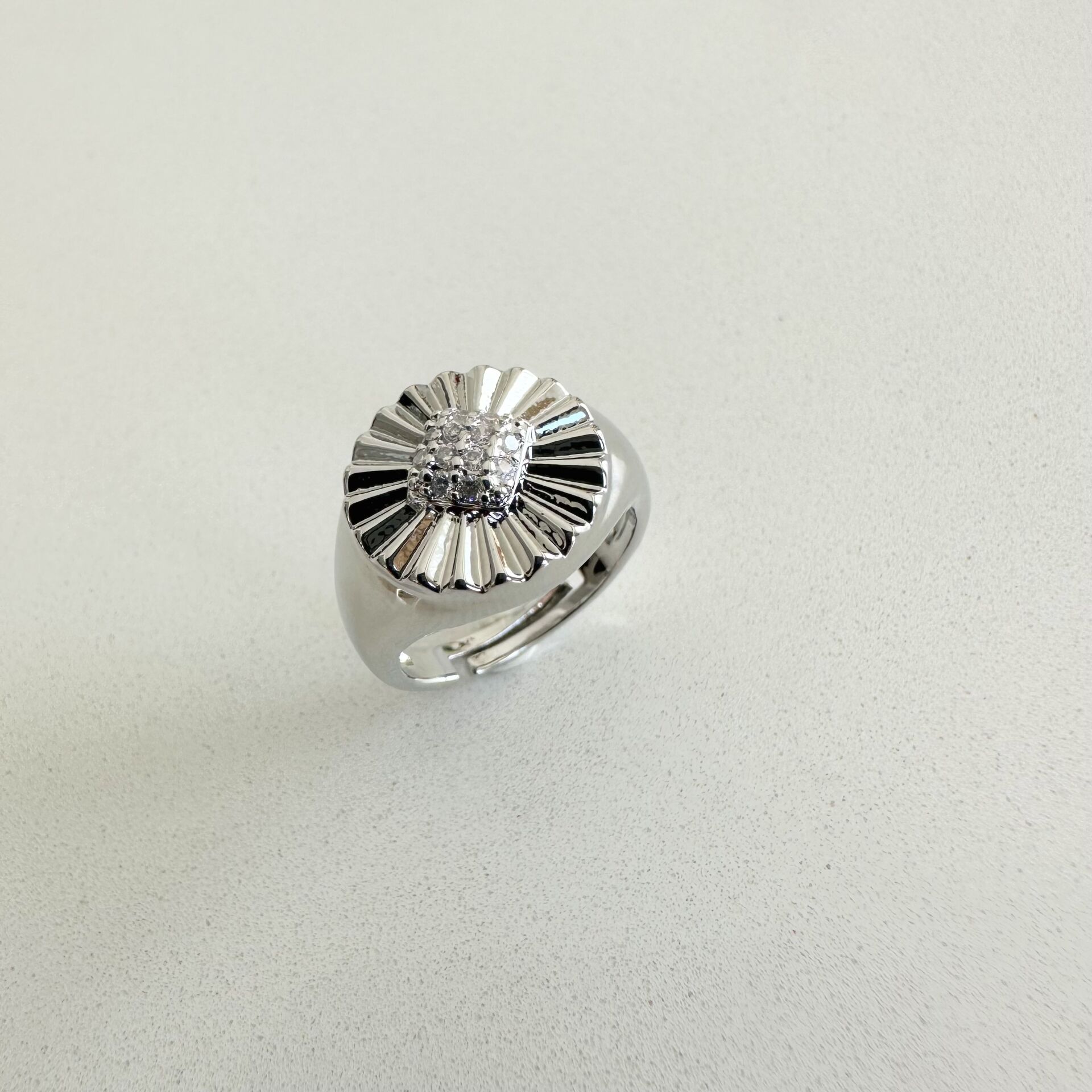 Özel Seri Tırtıklı Taşlı Yüzük -silver-