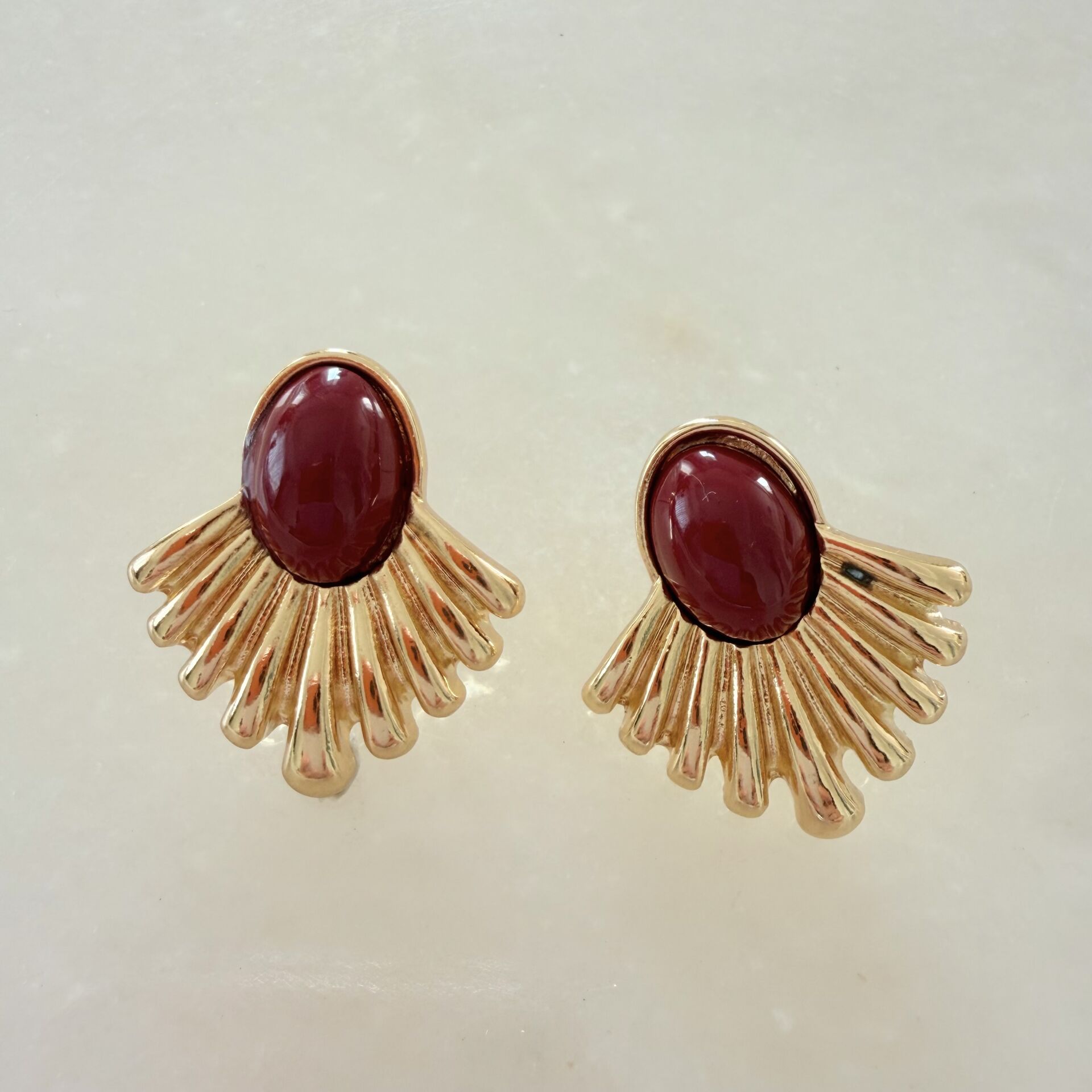 Bordo Boncuk Detaylı Vintage Küpe