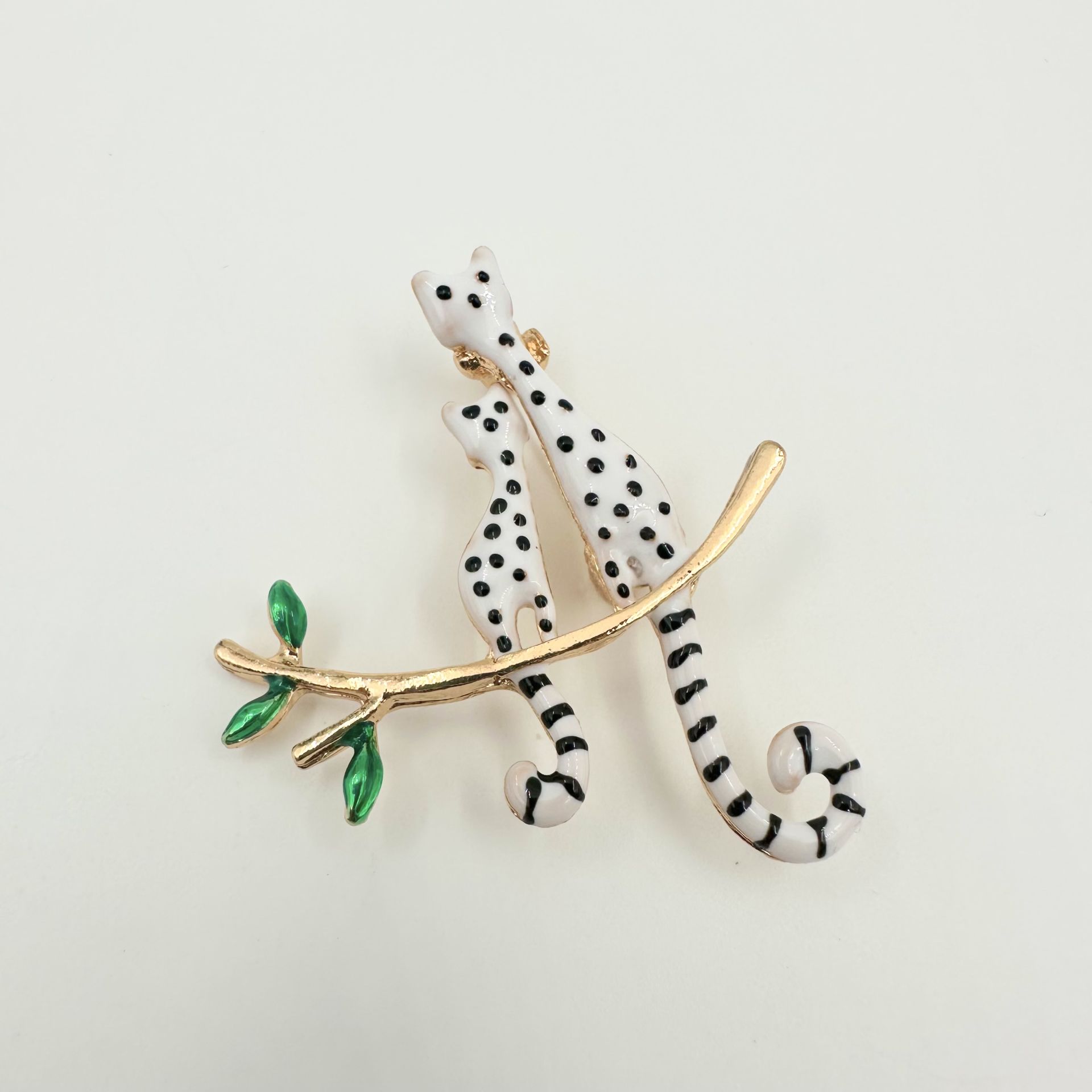 Mineli Lemur Ailesi Broş