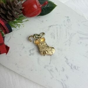 Kırmızı Boncuklu Yeniyıl Çorabı