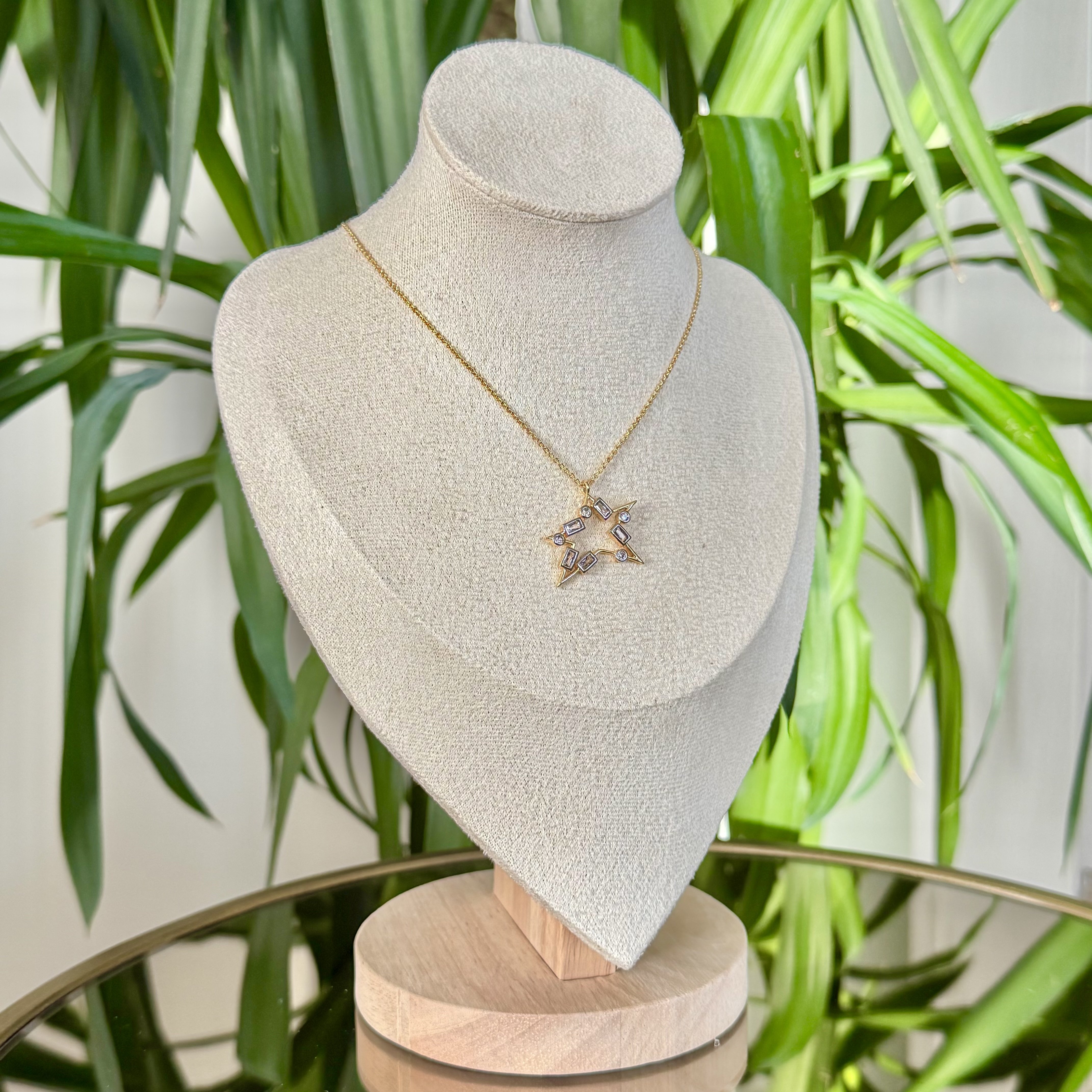 Özel Seri Marka Model Yıldız Kolye