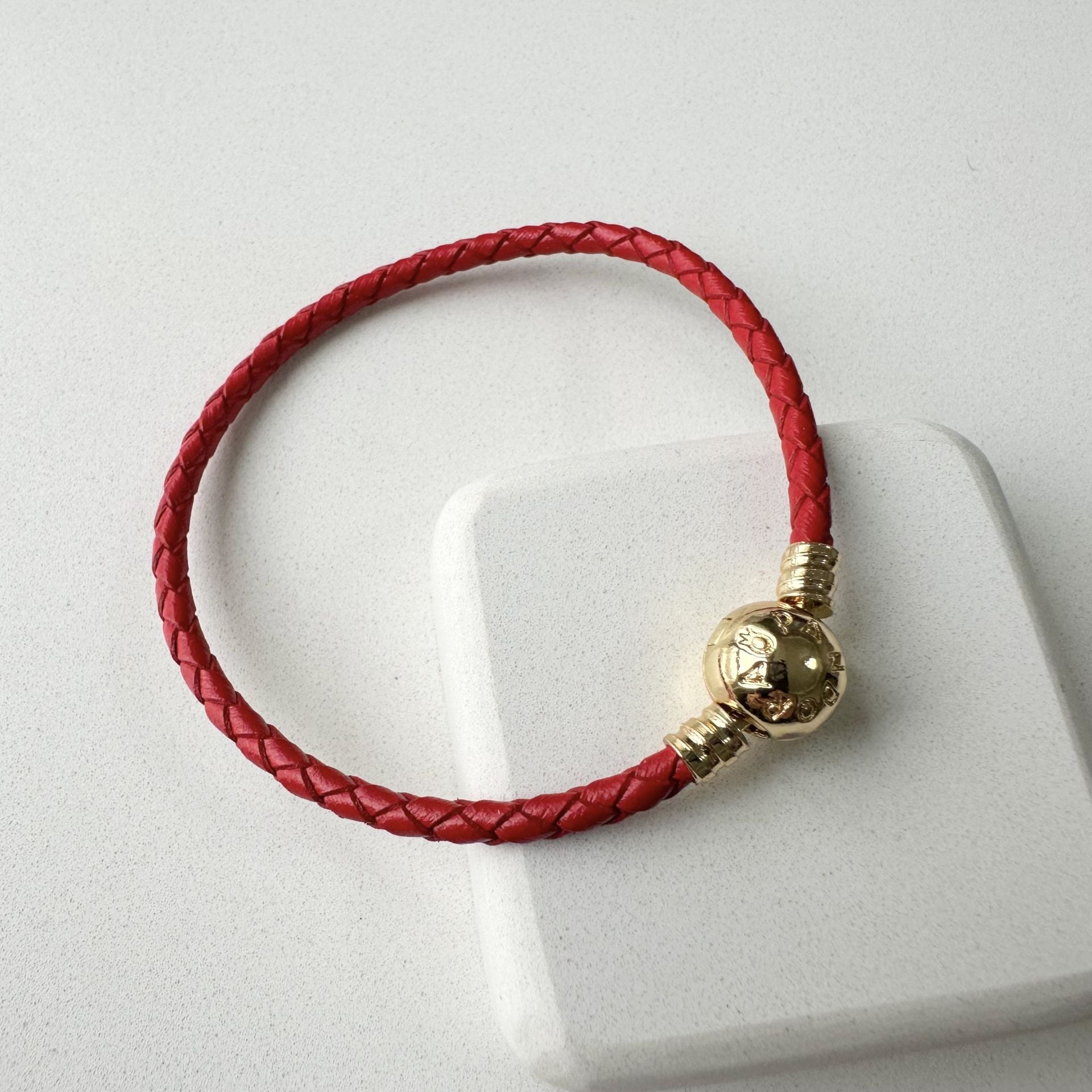 Kırmızı Deri Marka Model Bileklik