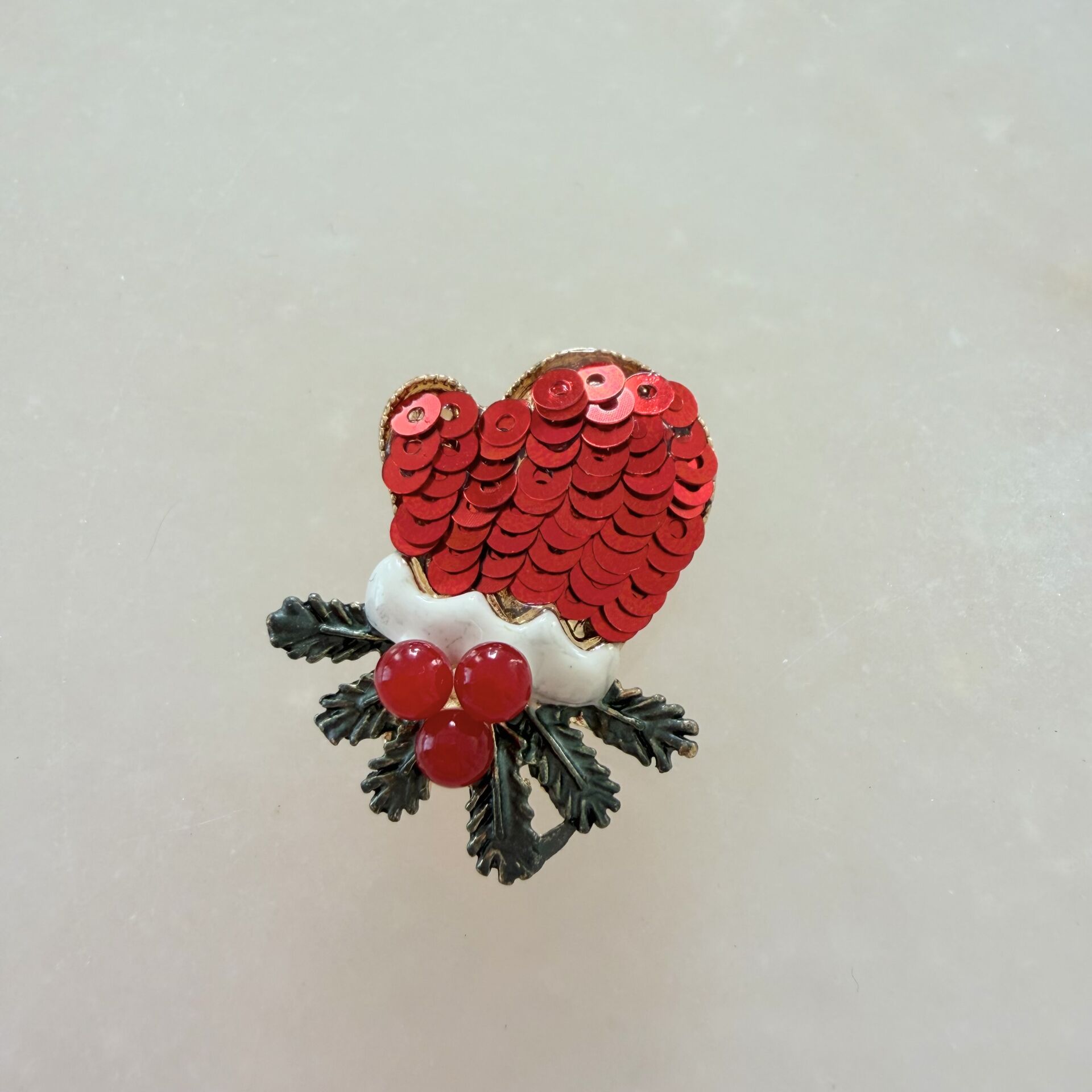 Kırmızı Pullu Yeniyıl Eldiven Broş