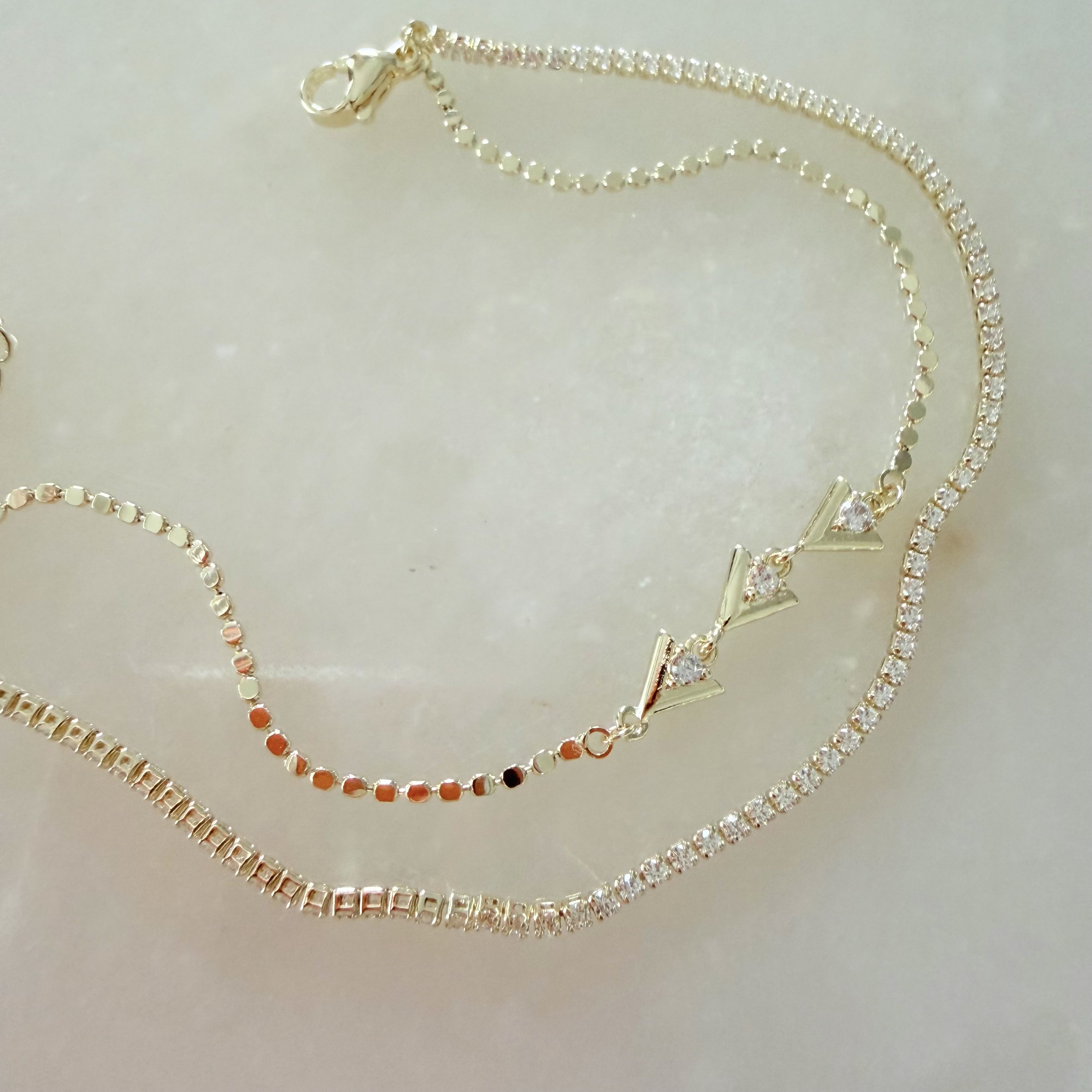 Altın Kaplama V Detaylı Suyolu Çift Sıra Bileklik