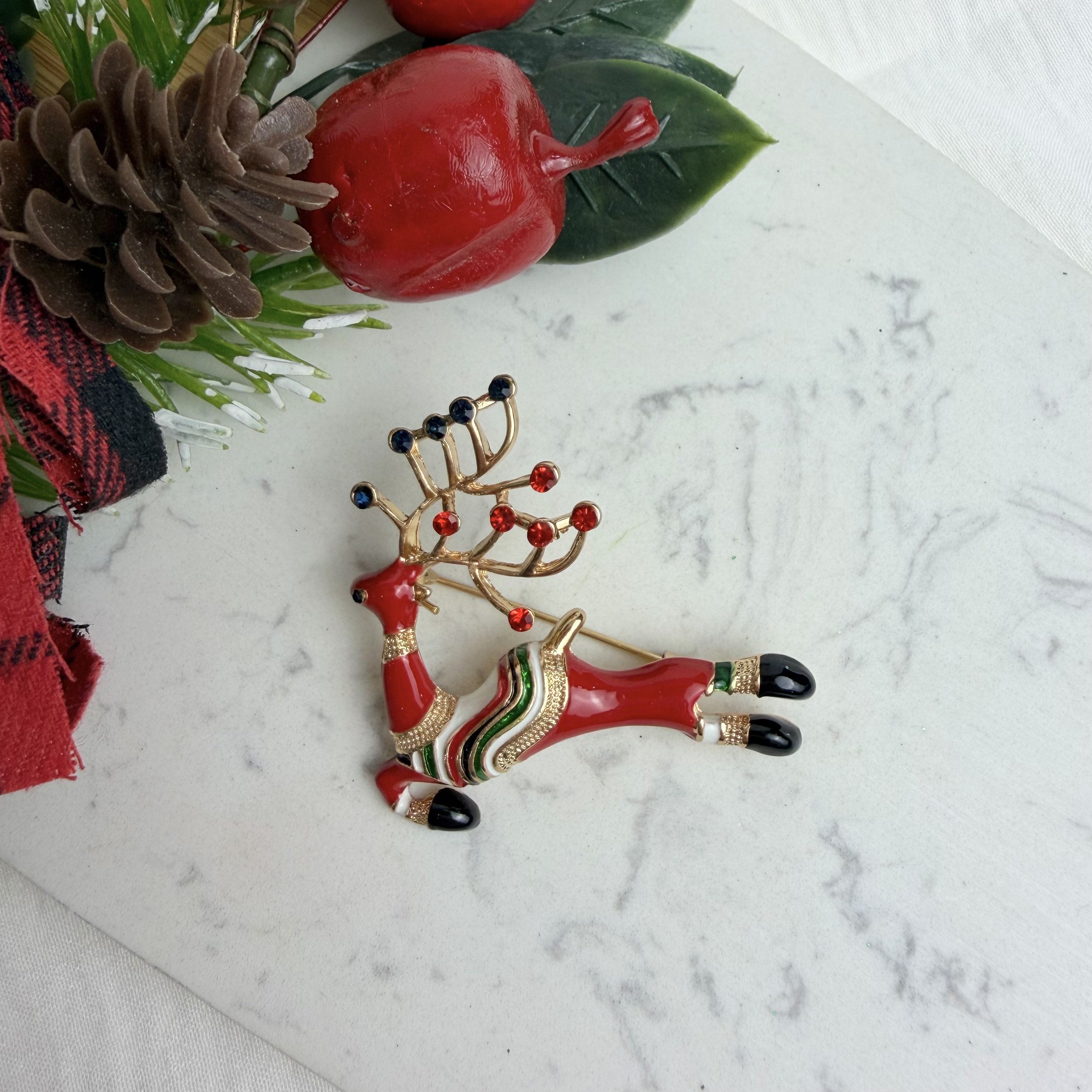 Taşlı Geyik Yeniyıl Broş