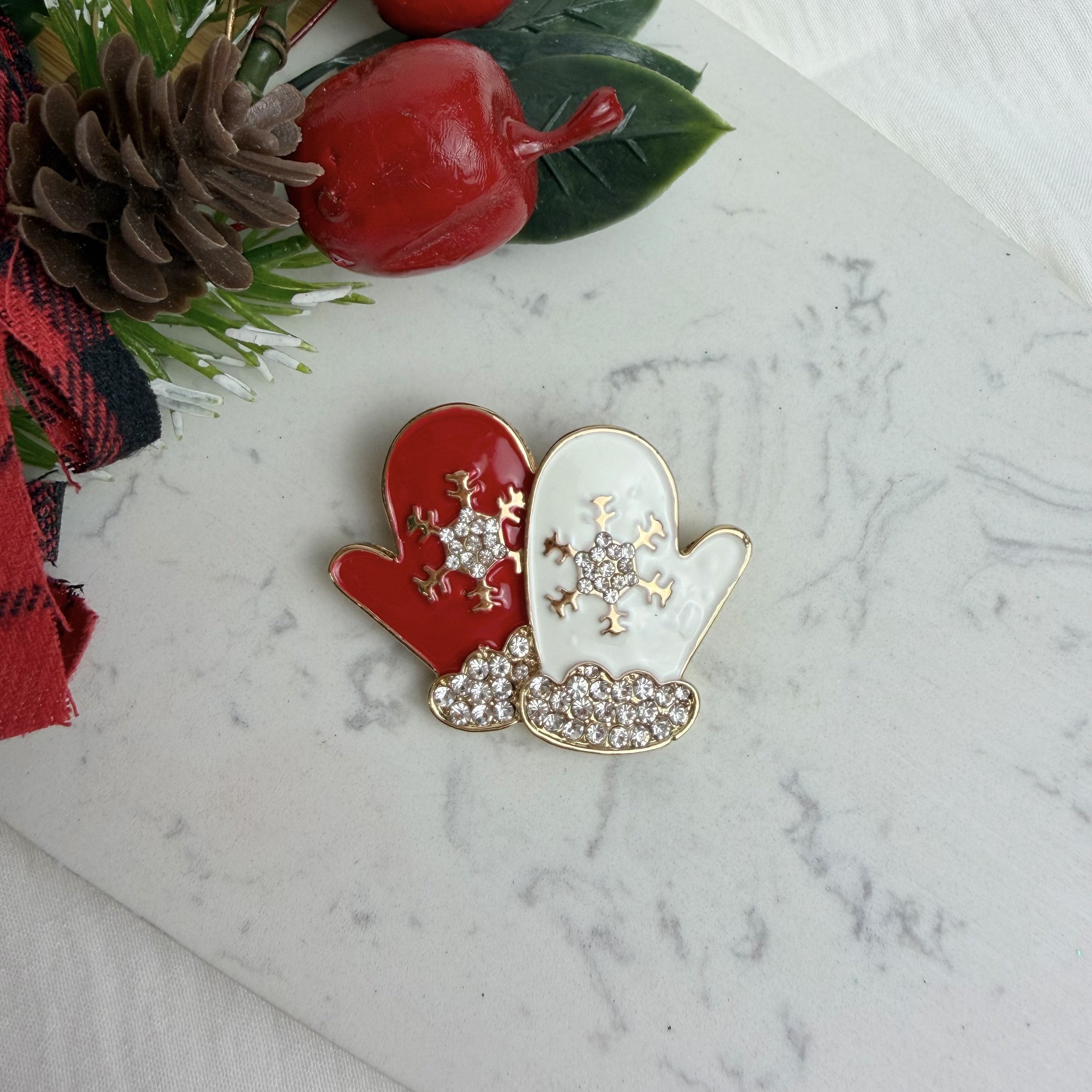 Taşlı Eldiven Yeniyıl Broş