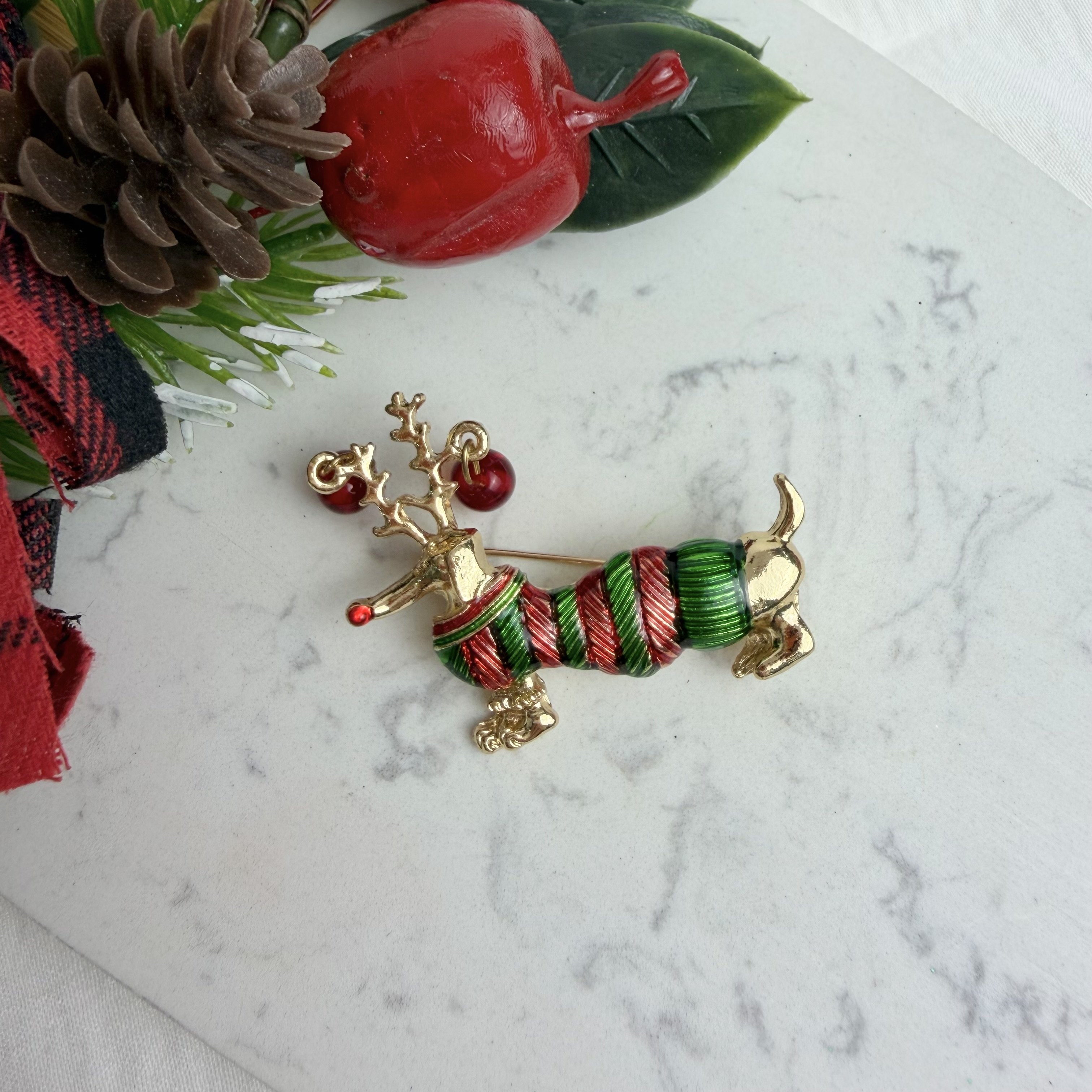 Boncuk Detaylı Noel Köpeği Yeniyıl Broş