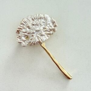 Beyaz Karanfil Broş