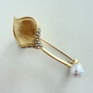 İnci Detaylı Gold Yaprak Broş