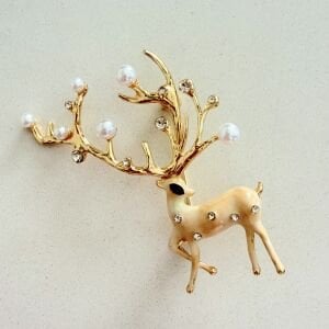 İnci Ve Taş Detaylı Geyik Broş