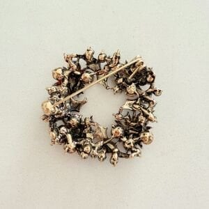 Renkli Taşlı Yıldızlı Yeniyıl Çelenk Broş