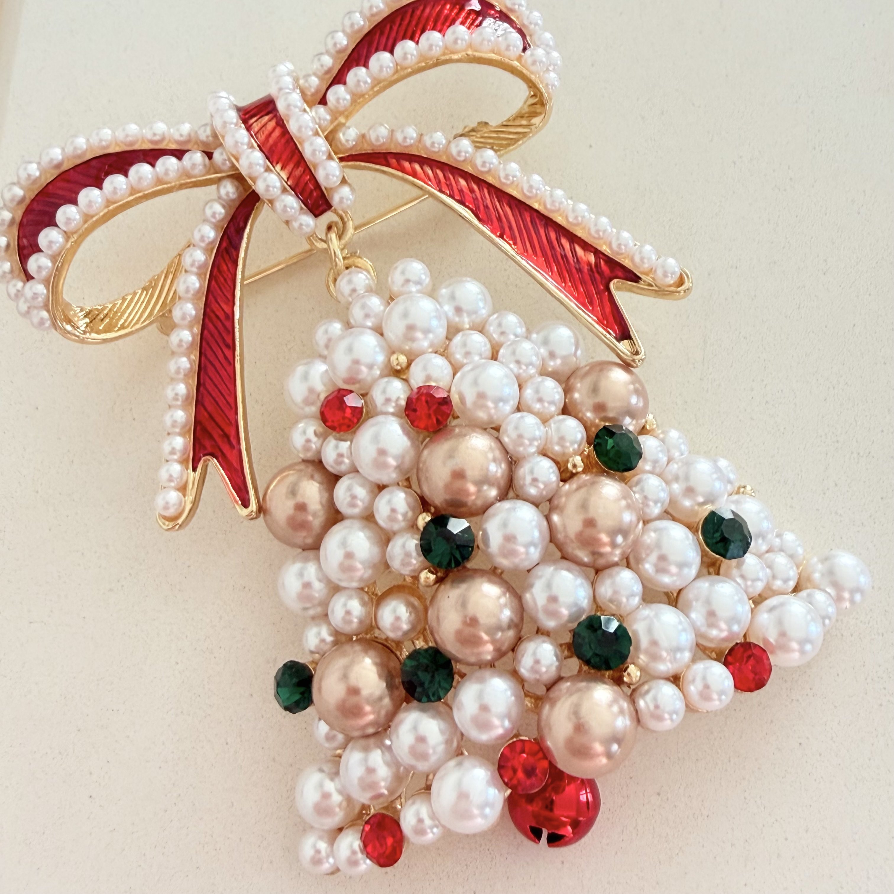 İnci Ve Taş Detaylı Yeniyıl Zil Broş