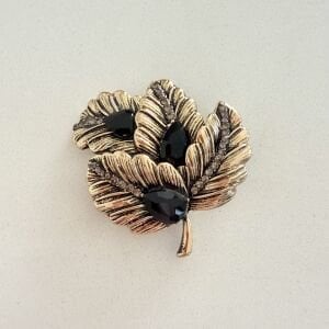 Siyah Taşlı Vintage Yaprak Broş
