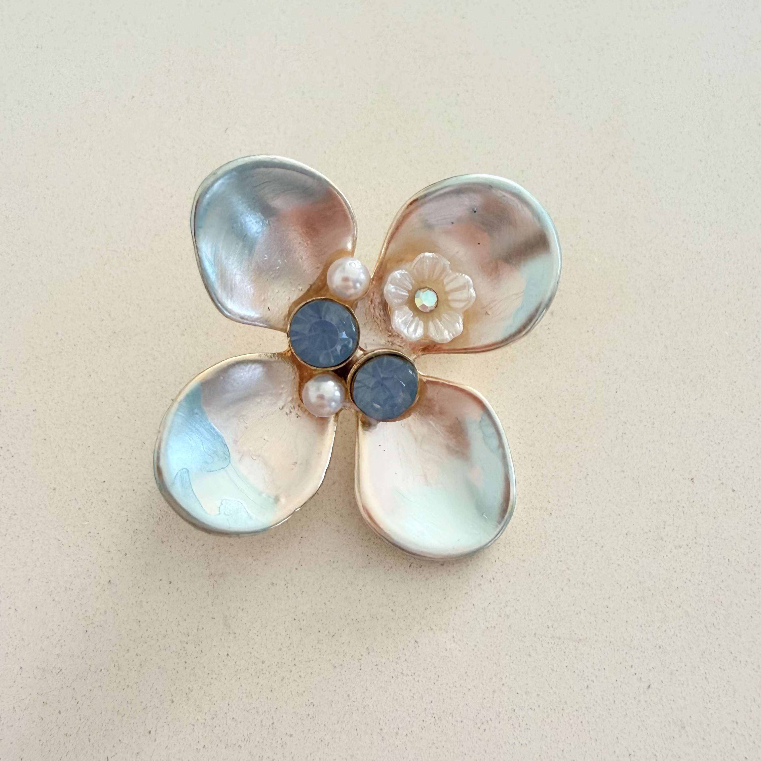 Mavi Sedefli Çiçek Broş