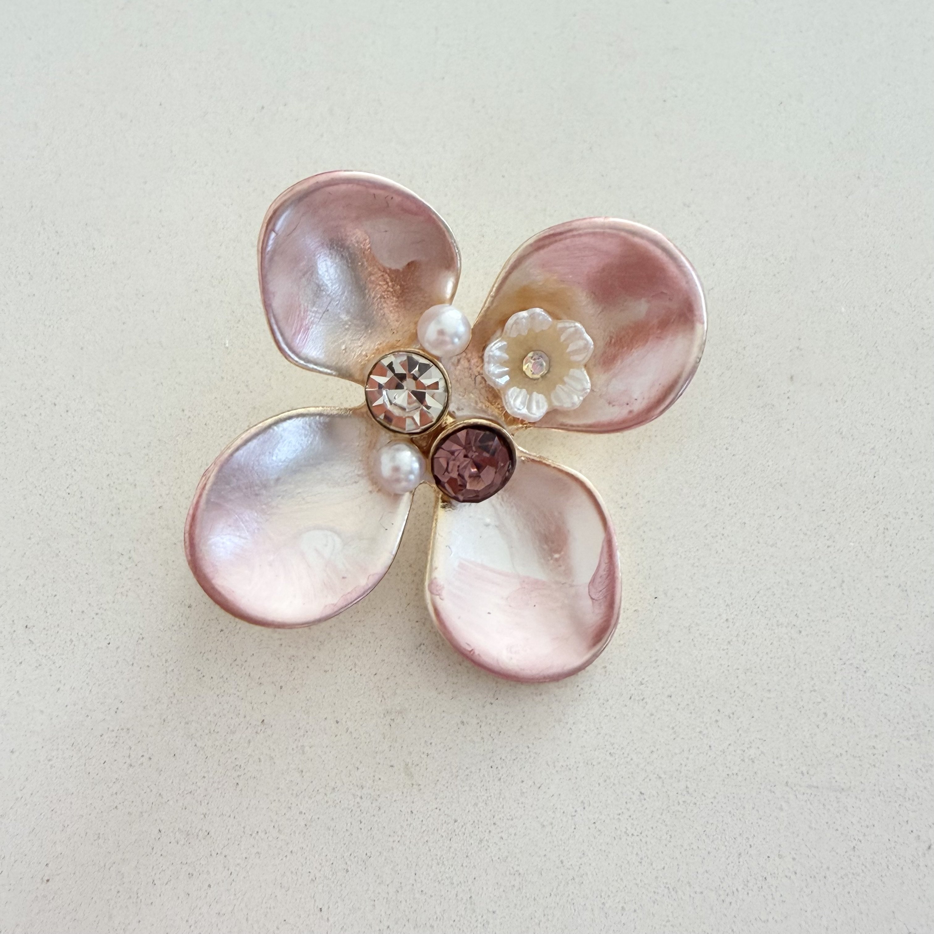 Pembe Sedefli Çiçek Broş