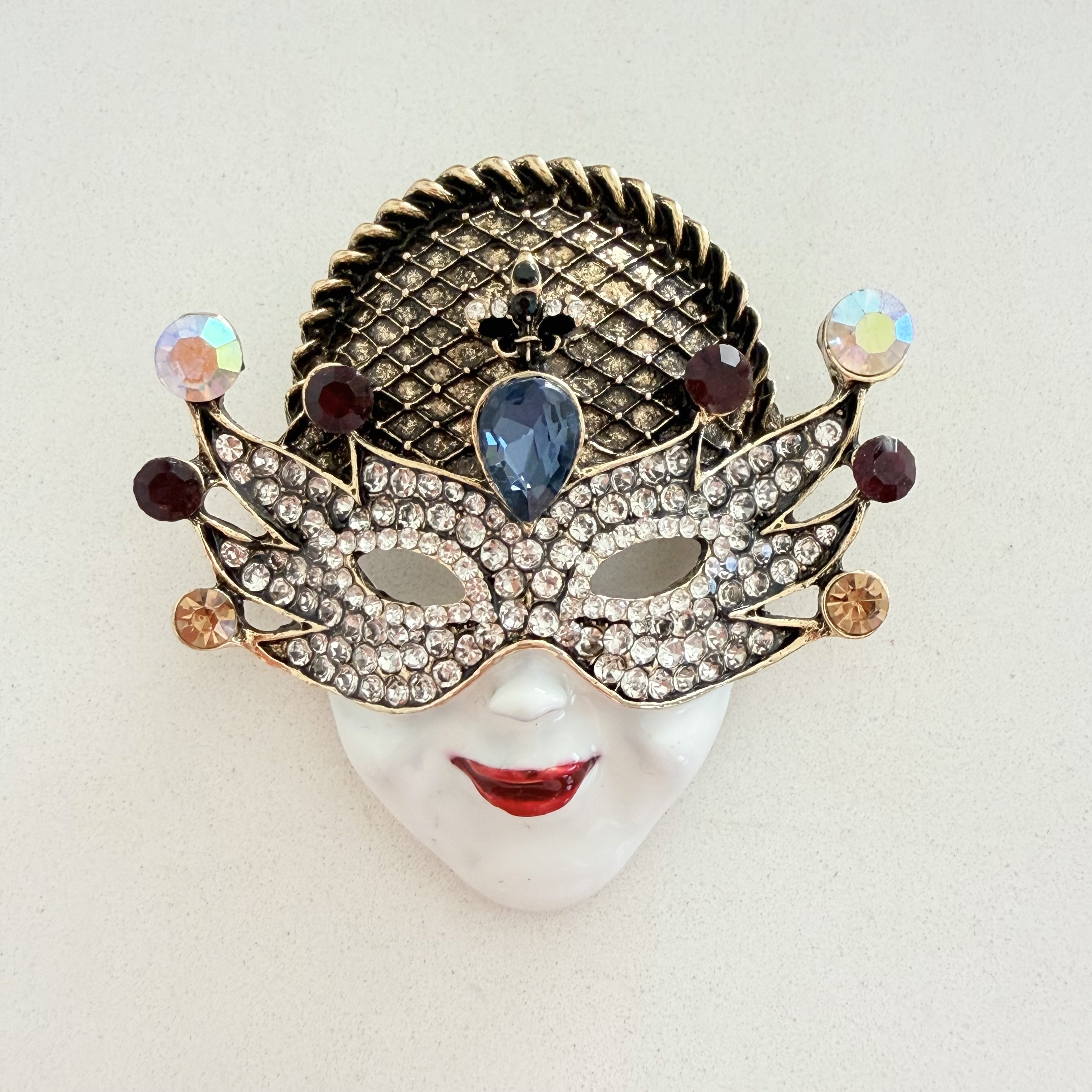 Taşlı Maske Broş